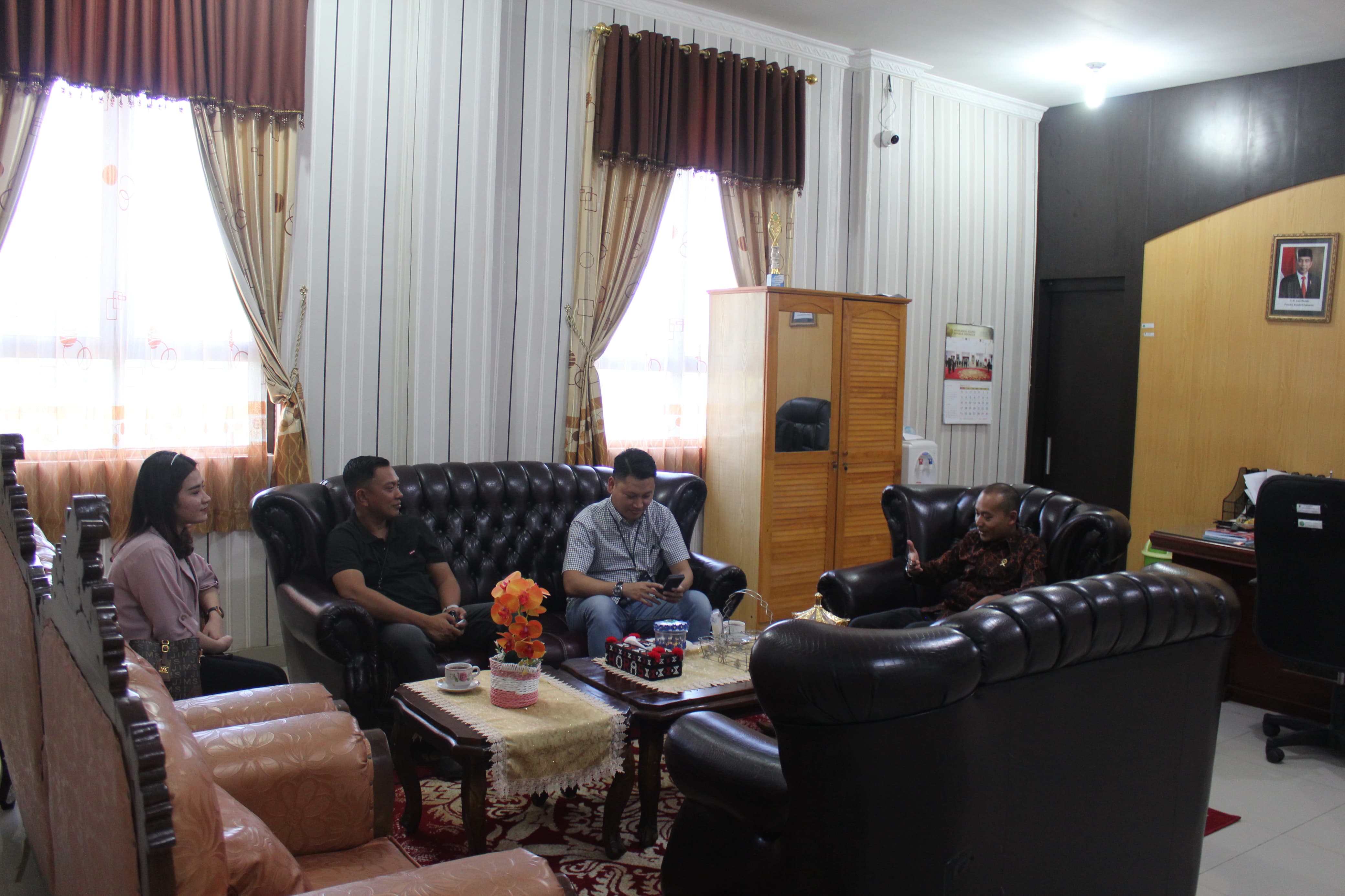 ketuapapybterimakunjunganbri190420241